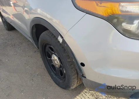 2013 Ford Police Interceptor z USA, uszkodzony, nr VIN 1FM5K8AR4DGA46838